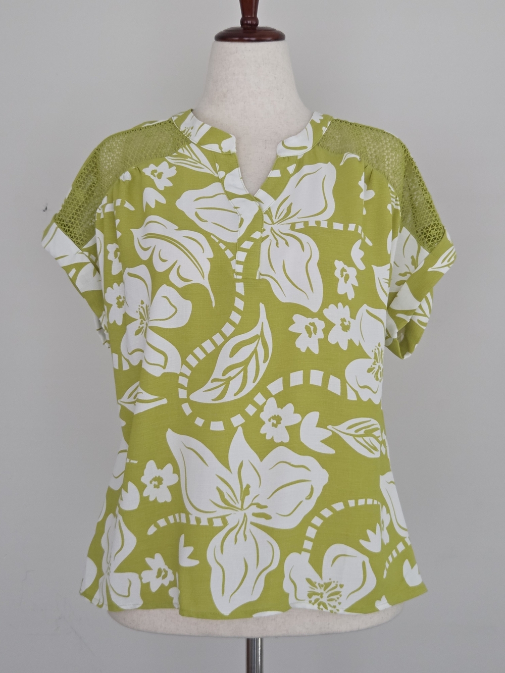 Como Blu - Petite Large - Lime Green Floral Blouse Lace Shoulder Top NWT